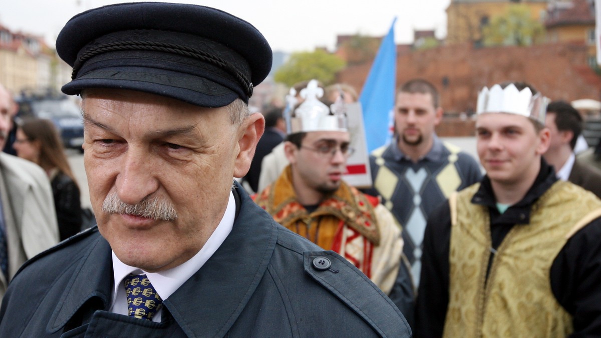 22 września 1980 r. Ogólnopolski Komitet Założycielski złożył w Sądzie Wojewódzkim w Warszawie wniosek o rejestrację Niezależnego Zrzeszenia Studentów. Miało być ono swego rodzaju studencką Solidarnością. Władze przed długie miesiące odmawiały oficjalnego uznania organizacji.