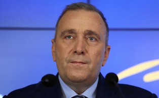 Schetyna: Zmienia się "kukiełka". Rządzić będzie dalej Jarosław Kaczyński