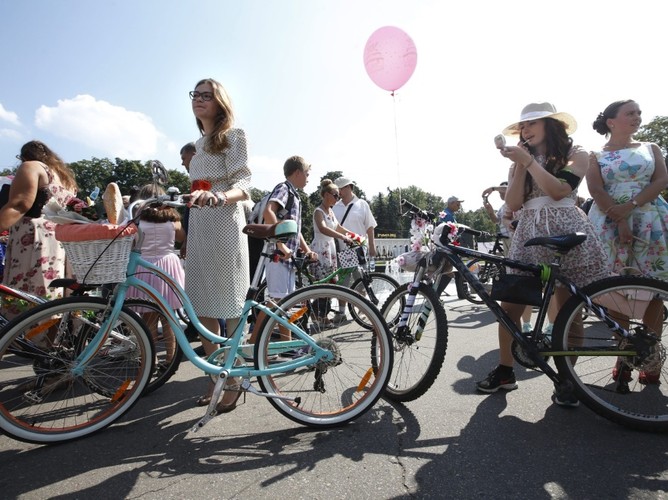 Parada kobiet na rowerach w Moskwie