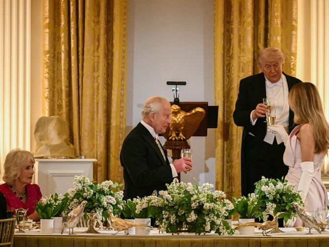 Donald i Melanija Tramp sa kraljem Čarlsom i kraljicom Kamilom