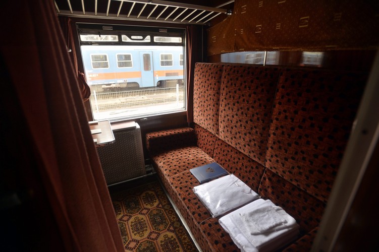 W przyszłym roku MAV Nosztalgia planuje kolejne cztery podobne podróże kolejowe.

<br>Widok z wnętrza wagonu sypialnego<br><br>EPA / ZOLTAN MATHE WĘGRY OUT Dostawca: PAP / EPA.