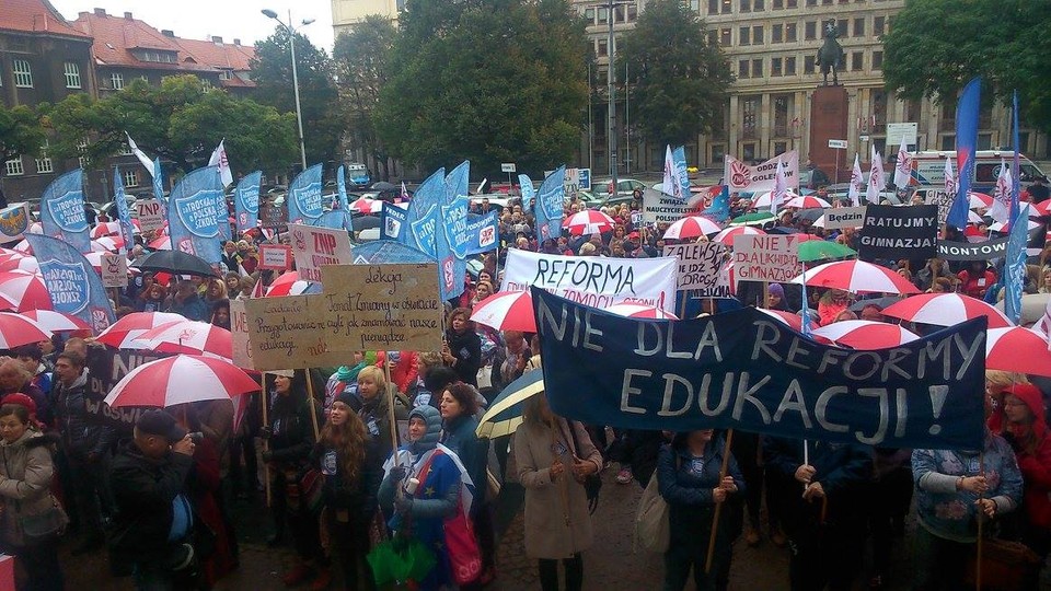 Katowice: protest nauczycieli przeciwko likwidacji gimnazjów