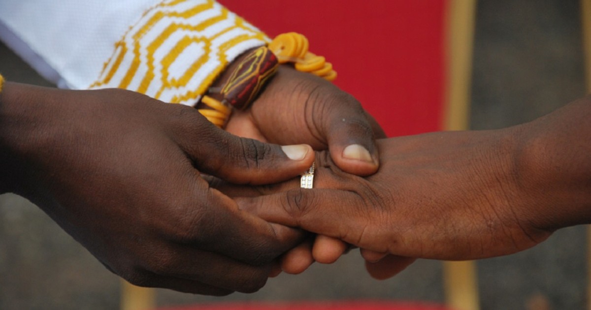 Court dissolves 1-month-old marriage, orders woman to return dowry, bag of clothes - Vimarsana News