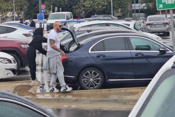 Pevač (36) RASKINUO VERIDBU nakon dva meseca, sad sve priznao: "Nismo zajedno, razišli smo se"