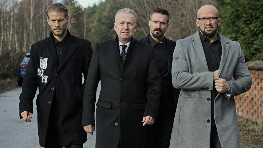 Kadr z filmu „Kobiety mafii” - na zdj. Sebastian Fabijański, Bogusław Linda, Piotr Stramowski i Tomasz Oświeciński