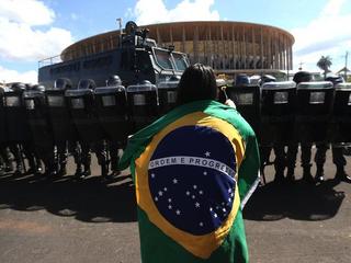 Na rok przed mundialem Brazylijczycy protestują na ulicach miast