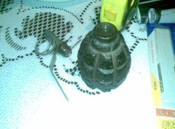 Spacerował po mieście z granatem w ręku