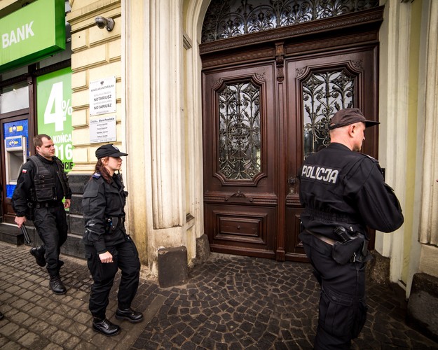 Policja w biurze Radosława Sikorskiego