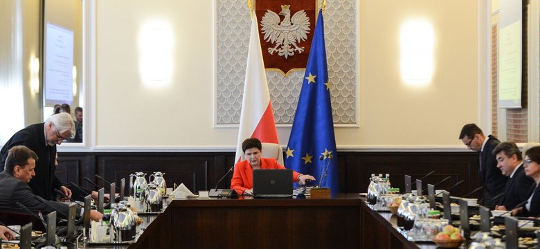 Rząd da prawie 3 mld zł na skrócenie kolejek i nowy sprzęt. Pierwszy raz w historii