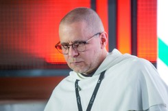 Karol Nawrocki cytował Biblię podczas wieczoru wyborczego. Ojciec Gużyński: Trzeba mieć tupet