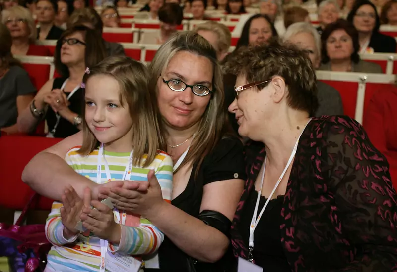 Julia z mamą - Alicją Tysiąc na Kongresie Kobiet w 2009 r. / EastNews fot. Stefan Maszewski