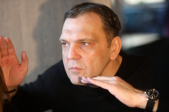 EVO ČIME SE BAVI KASPER U AMERICI Mina Kostić skoro mesec dana u "Lazi", on sve vreme uz nju: "Ne stidim se"