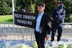 rolnicy protest sejm główki kapusty Przewodniczący Agrounii Michał Kołodziejczak