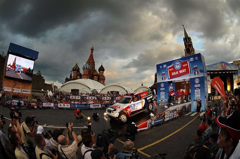 Krzysztof Hołowczyc wygrał rajd Silk Way Rally