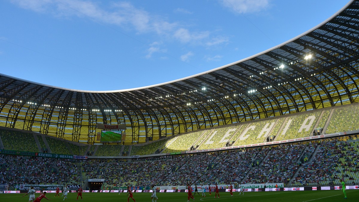 Gdańsk. Na stadionie wielki baner "o sodomitach i pedałach"