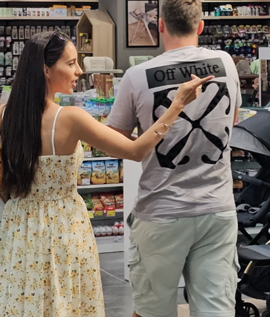 Marija Egelja sa suprugom i sinom