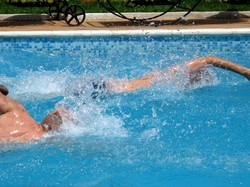 Ośmioro węgierskich pływaków i trener zarażeni koronawirusem