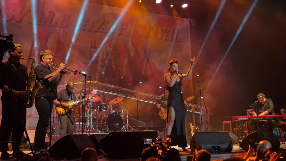Amy Winehouse band na Nišvilu