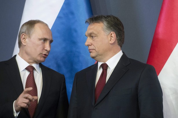 Prezydent Rosji Władimir Putin (L) i Premier Węgier Wiktor Orban (R)