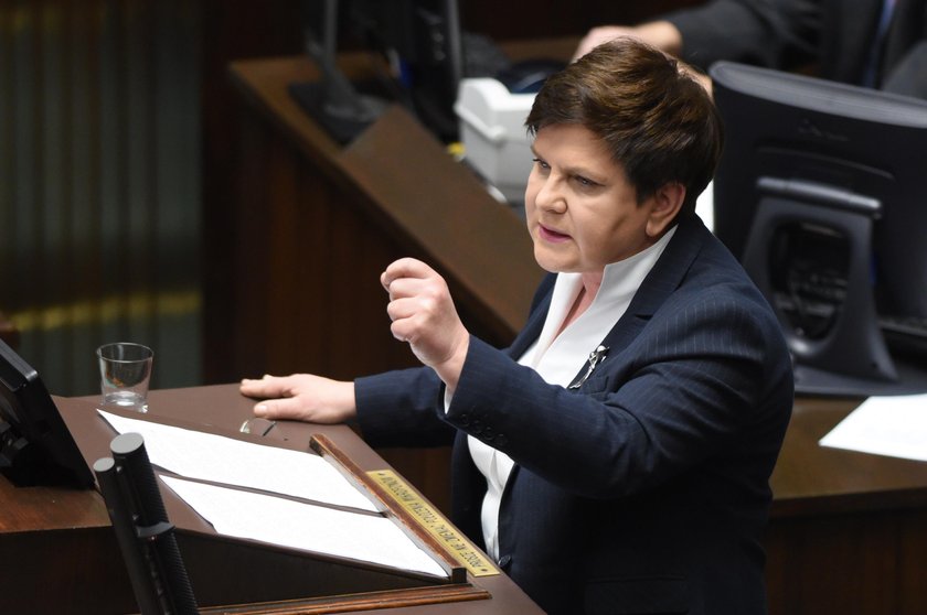 Szydło mówi, że ministrom należały się nagrody!