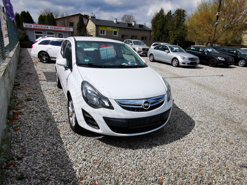 Opel Corsa D, rocznik 2014, przebieg 68 tys. km. Cena...33 900 zł. To oznacza, że przez 8 lat auto straciło na wartości 25-30 proc. Mało!