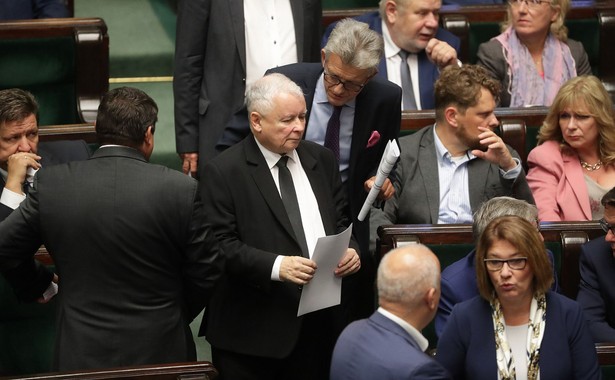 Kaczyński spotkał się z posłami PiS. "Musi być większa dyscyplina w formułowaniu przekazu"