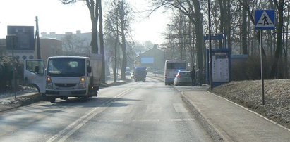 Koło z ciężarówki trafiło w przechodnia