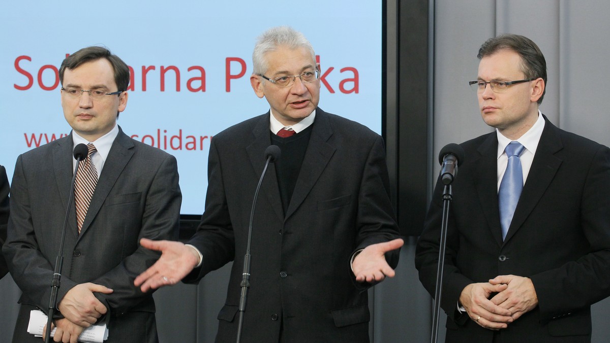 Lider Solidarnej Polski Zbigniew Ziobro zapowiedział, że jego formacja poprze wniosek PiS o wotum nieufności dla szefa MSZ Radosława Sikorskiego w związku z jego wystąpieniem w Berlinie. Wyraził zadowolenie, że PiS podjęło inicjatywę SP w tej sprawie.