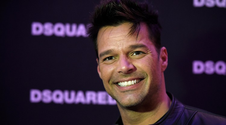 Ricky Martin multifunkcionális apuka lett – KÉP