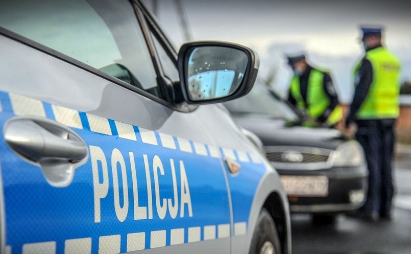 Policja sprawdza stan techniczny samochodu