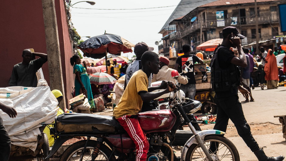 Nigeria. Masowe zatrucie po spożyciu przeterminowanego napoju pomarańczowego