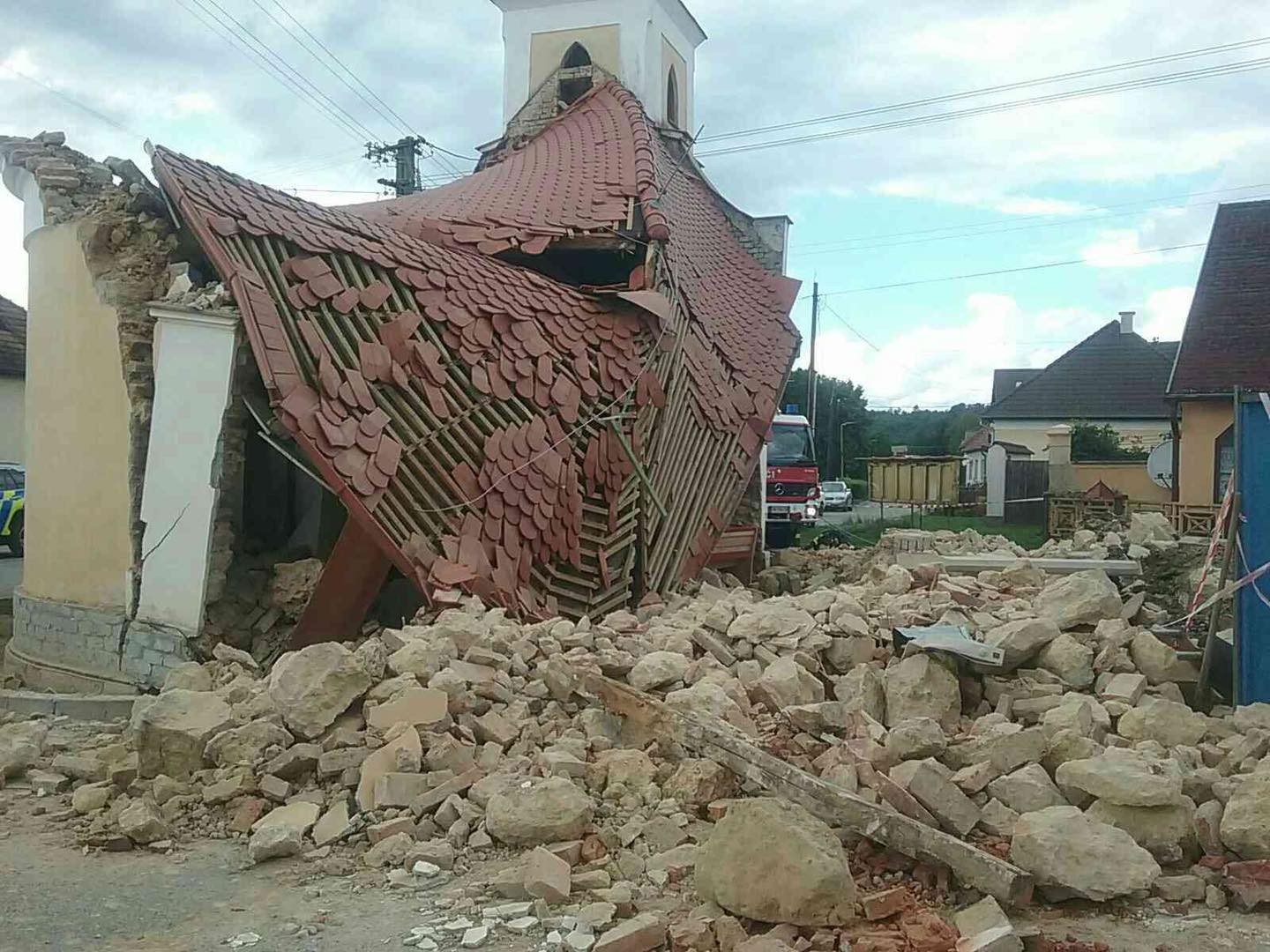 Pád kaplnky v obci Nedašovce.