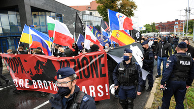 Antyunijne okrzyki i duże utrudnienia w ruchu podczas marszu w centrum Gdańska