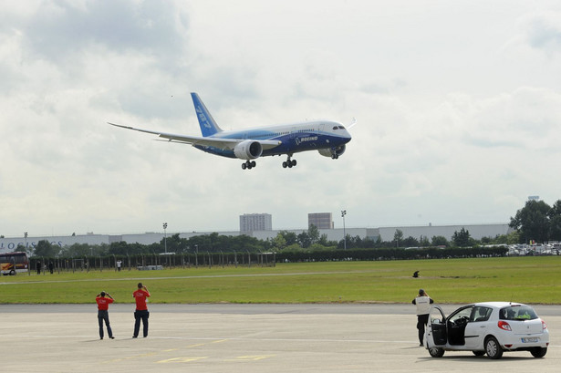 Najnowocześniejszy samolot świata Boeing 787 Dreamliner na 49. Air Paris Show. fot. Fabrice Dimier/Bloomberg