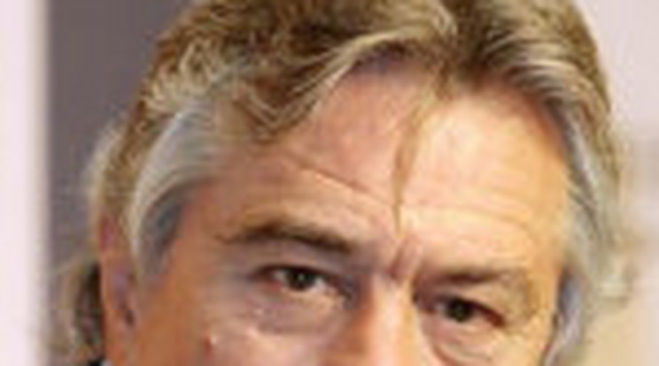 Csalásért perel Robert De Niro