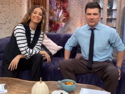 Gorąca atmosfera za kulisami PnŚ. Przed wejściem na wizję prowadzący zabawili się... w kanapkę. FOTO