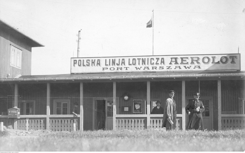 Fragment budynku portu lotniczego na Polu Mokotowskim, rok 1926