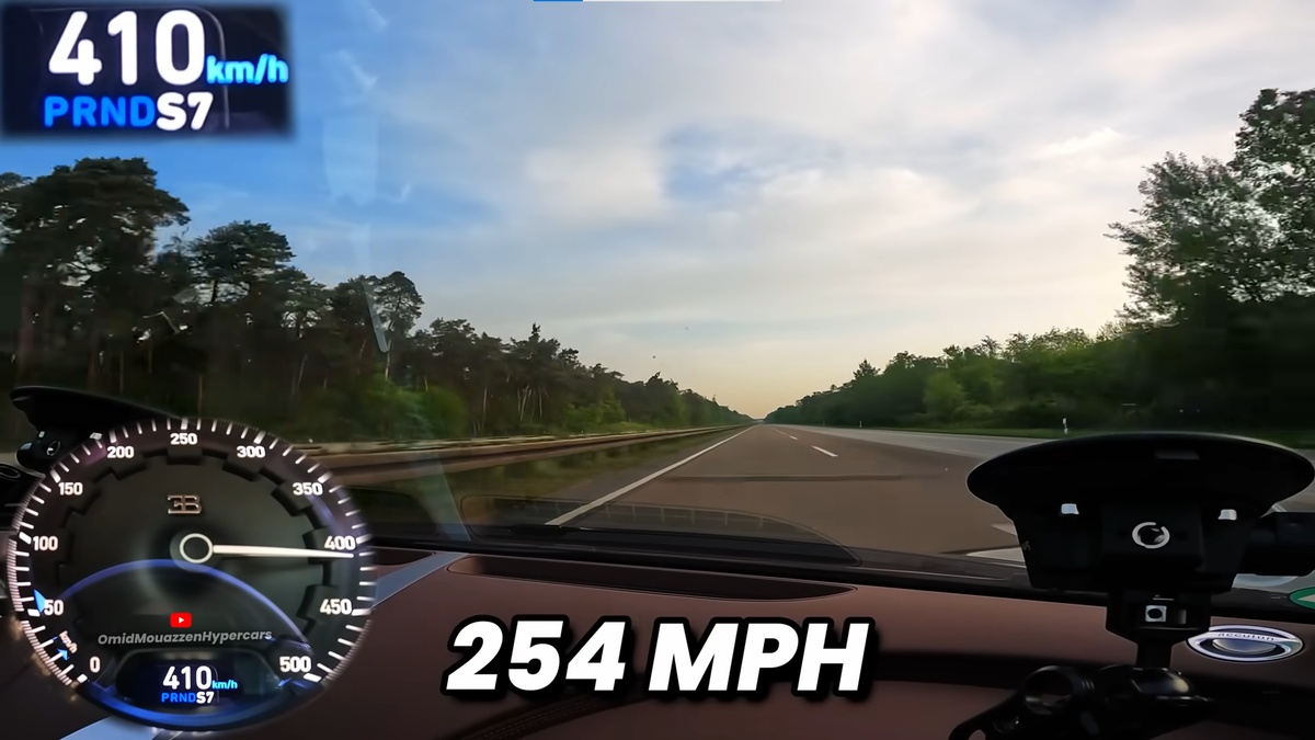 Nézni is félelmetes: 413 km/h-val száguldott a Bugattijával egy sofőr az autópályán – videó