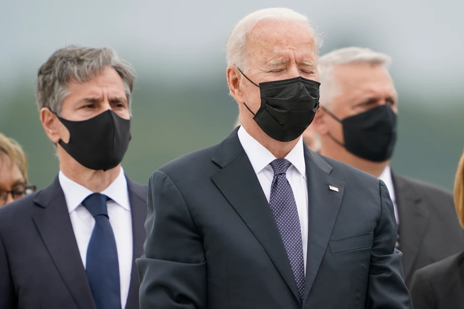 Džo Bajden odaje poštu vojnicima poginulim u Kabulu