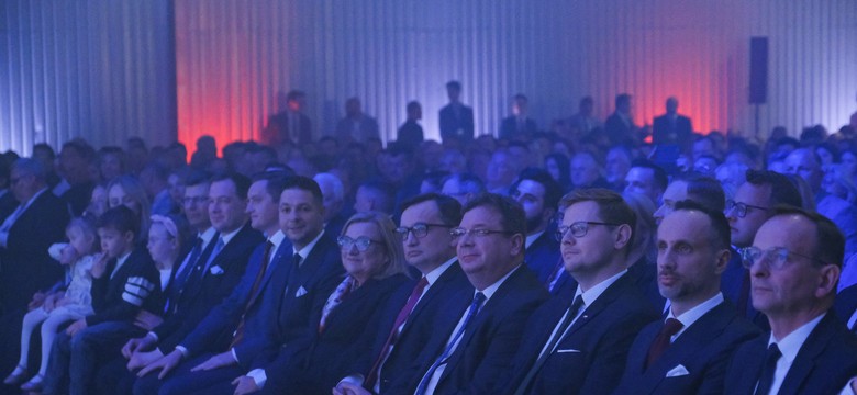 Poseł PiS porównuje partię Ziobry do maturzystów