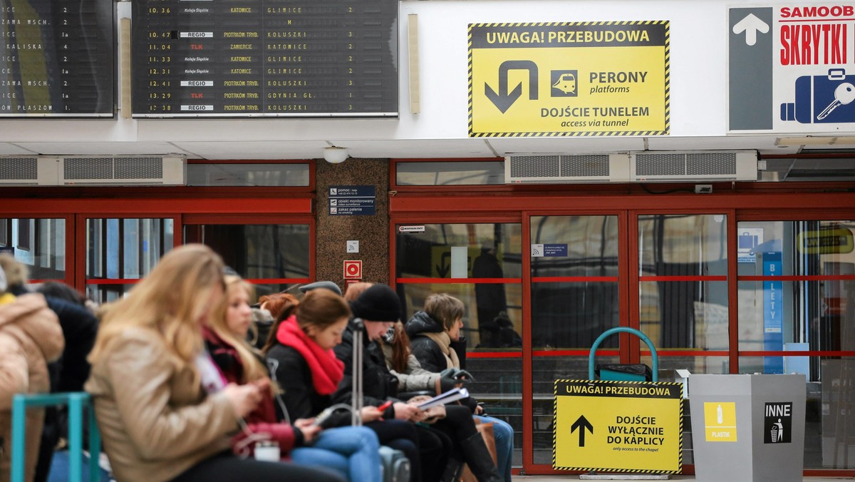 Przy dworcach kolejowych w Częstochowie powstaną trzy nowoczesne węzły przesiadkowe, które usprawnią podróżowanie po mieście. Projekt ma być gotowy jesienią 2016 roku a budowa centrów powinna potrwać do końca 2018 roku - poinformował samorząd.