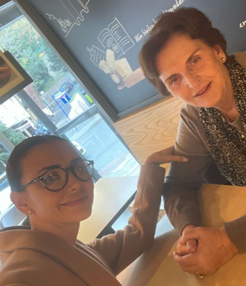 Emina Jahović sa majkom