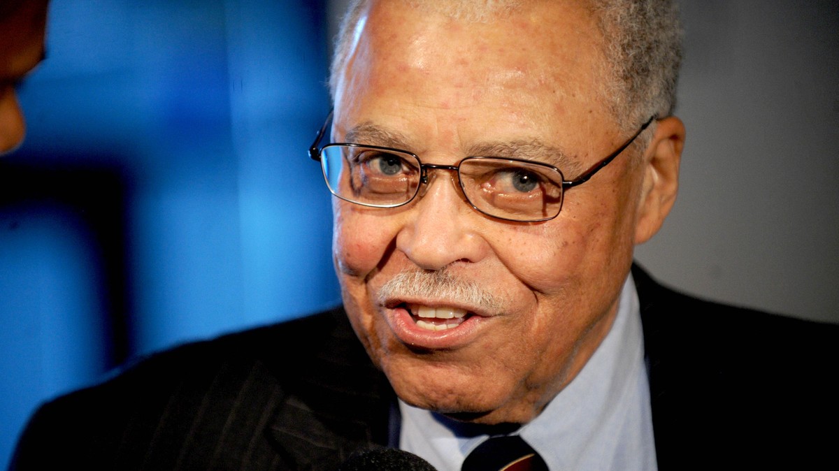 Gyászol a világ: meghalt James Earl Jones, Darth Vader és Mufasa hangja