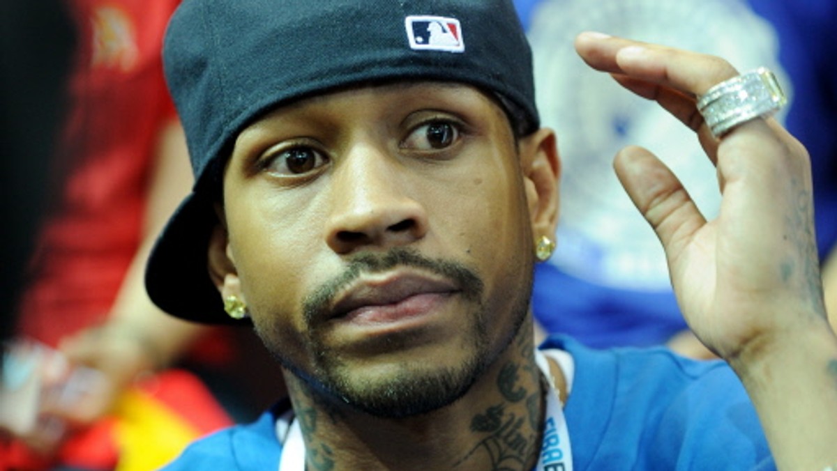 Zagraniczne media informują, że jedna z gwiazd NBA, Allen Iverson, zamierza zakończyć karierę. Koszykarz w oświadczeniu przekazanym dziennikarzom miał napisać, że "chciałby ogłosić, iż zamierza odejść z NBA".