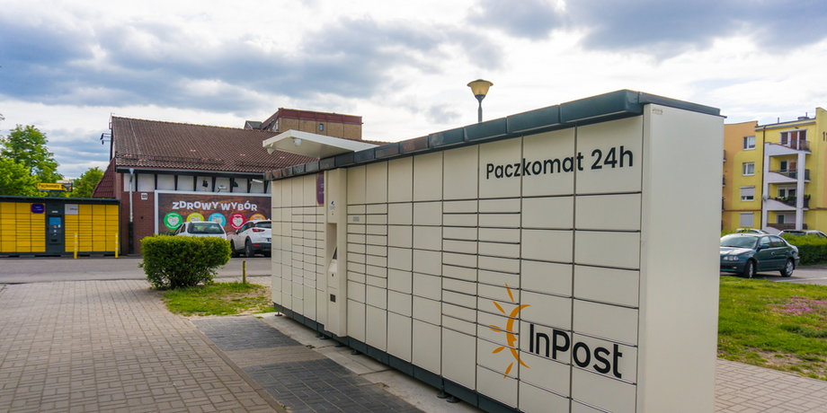 W Polsce prekursorem na rynku automatów paczkowych była firma InPost, która stworzyła swoje autorskie paczkomaty — ich liczba wynosi obecnie około 16 tys.