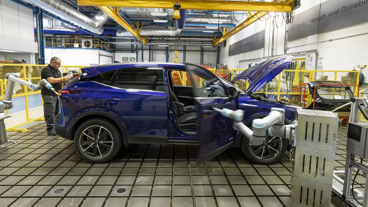 Test sztywności i wytrzymałości nadwozia w fabryce Nissana w Sunderland