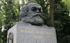 Zdewastowano grób Marksa. 'Celem ataku było wykute nazwisko'