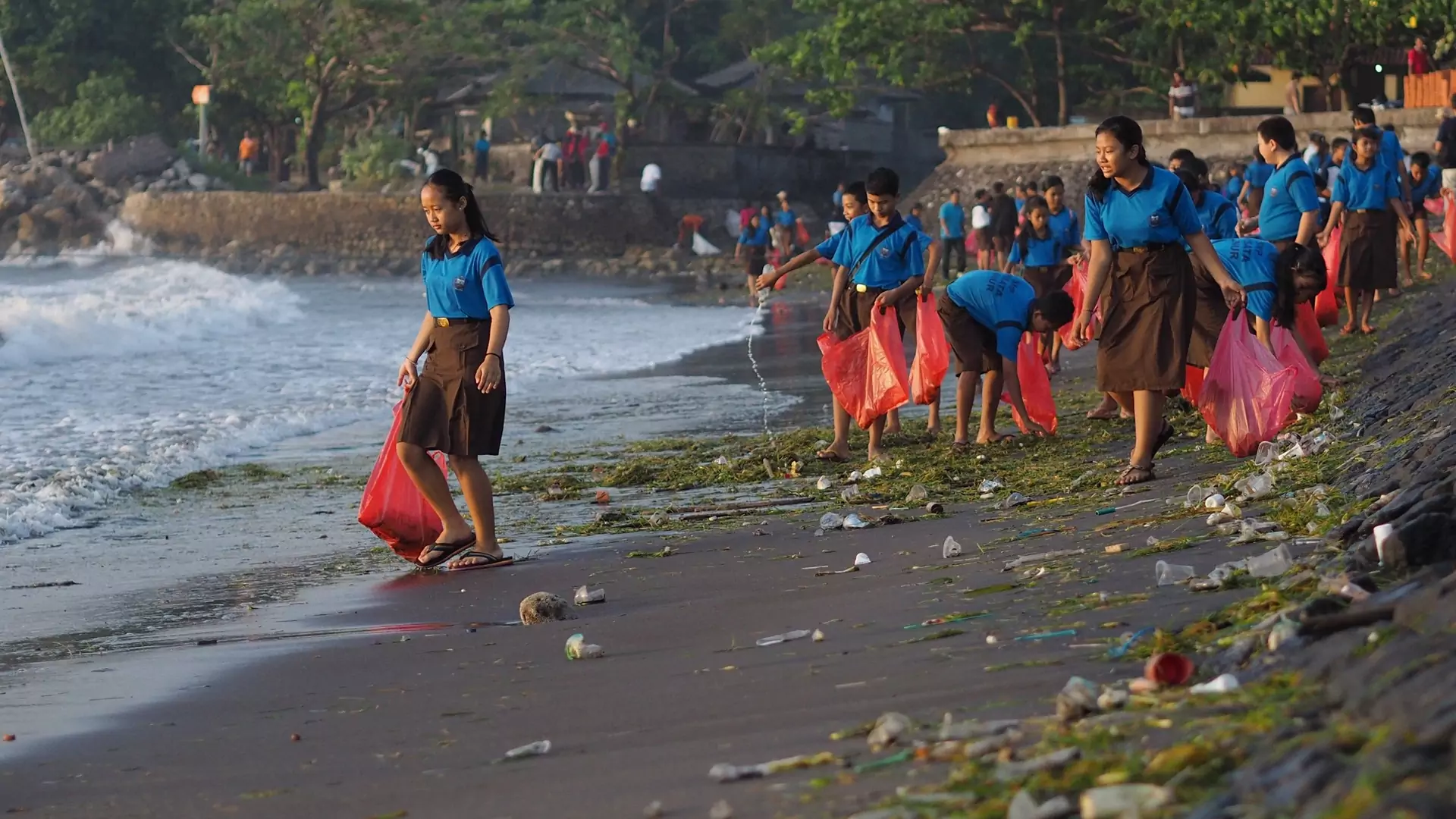 Całkowity zakaz plastikowych reklamówek, sztućców i słomek na Bali. Oddolna presja ma sens
