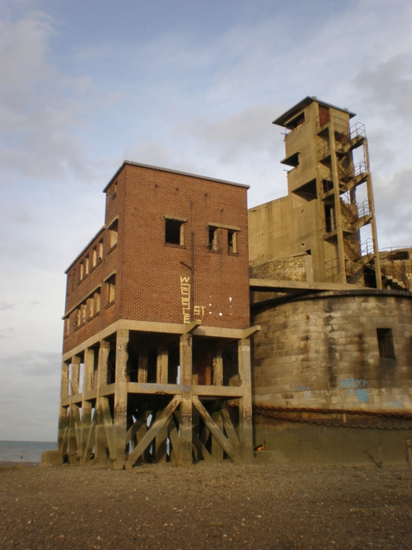 Fort po środku Tamizy na sprzedaż