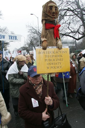 Kilkanaście tysięcy nauczycieli z całej Polski protestuje w Warszawie